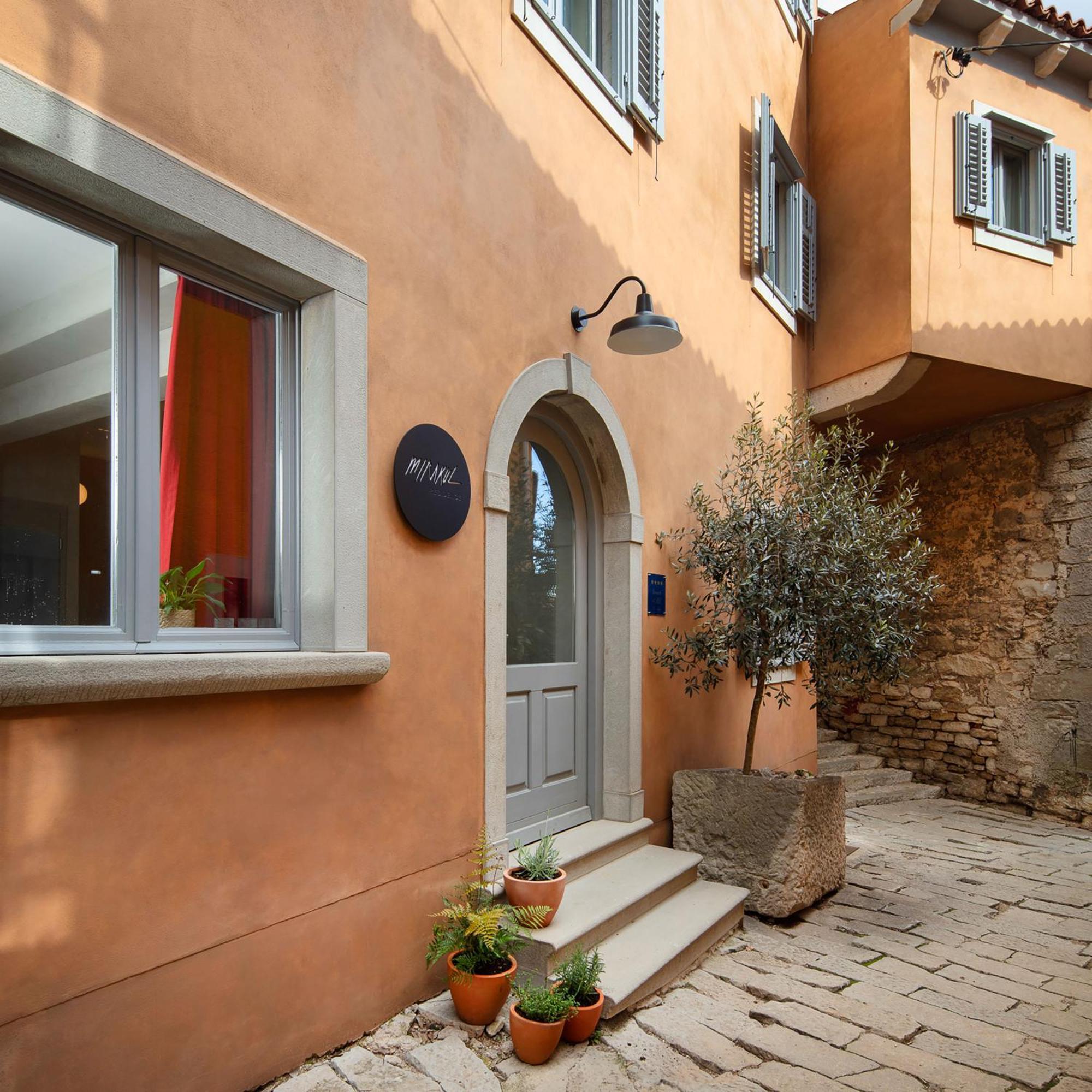 Mirakul Residence In A Cute Historic Town ラビン エクステリア 写真